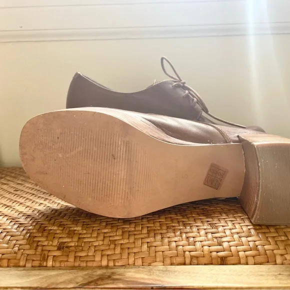 NEW || Brown Leather Heels - Picture 4 of 7